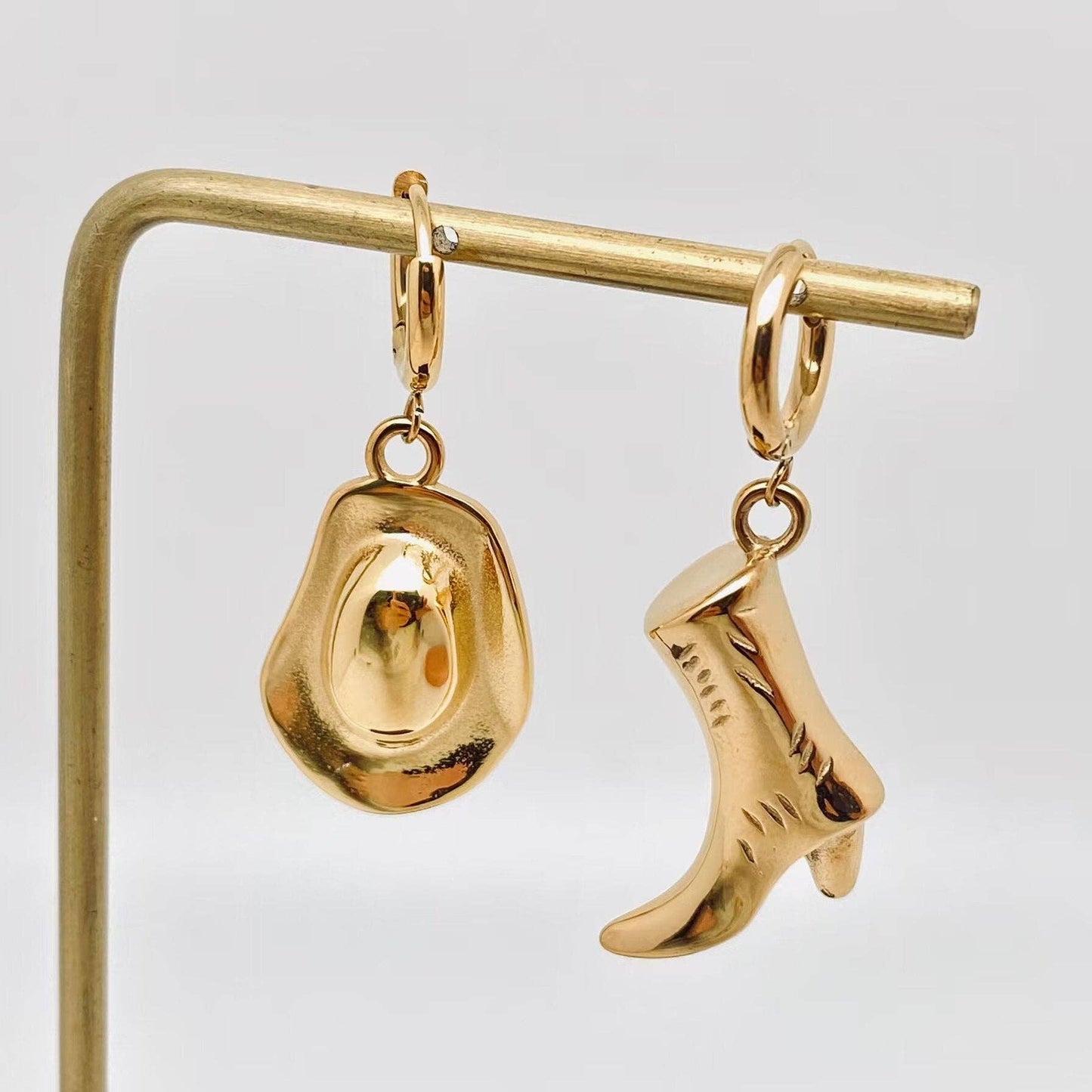 A Cowgirls Essentials - Gold Huggies (18k gold)