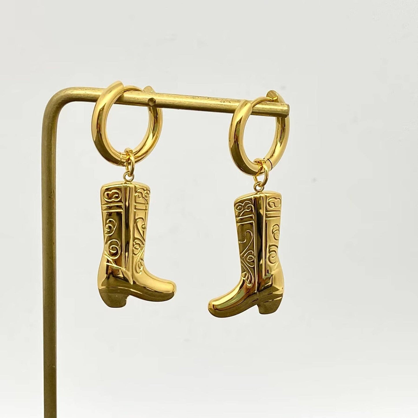 Boot Scootin’ Huggie Earrings (18k gold)