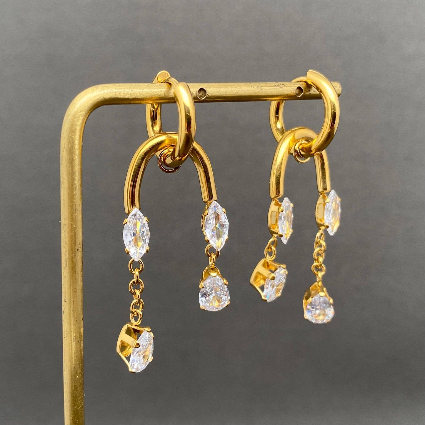 Gold Raindrop Earring (18k gold)