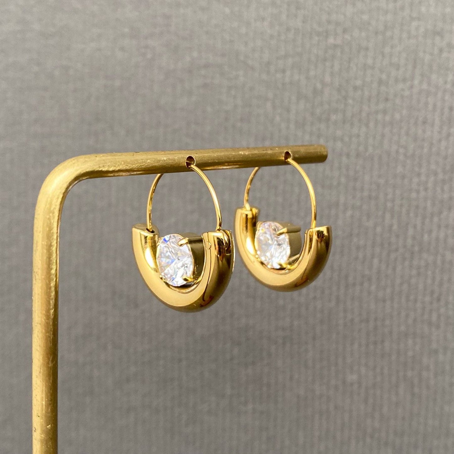The Saddled Diamond - Gold Hoop Earring (18k gold)
