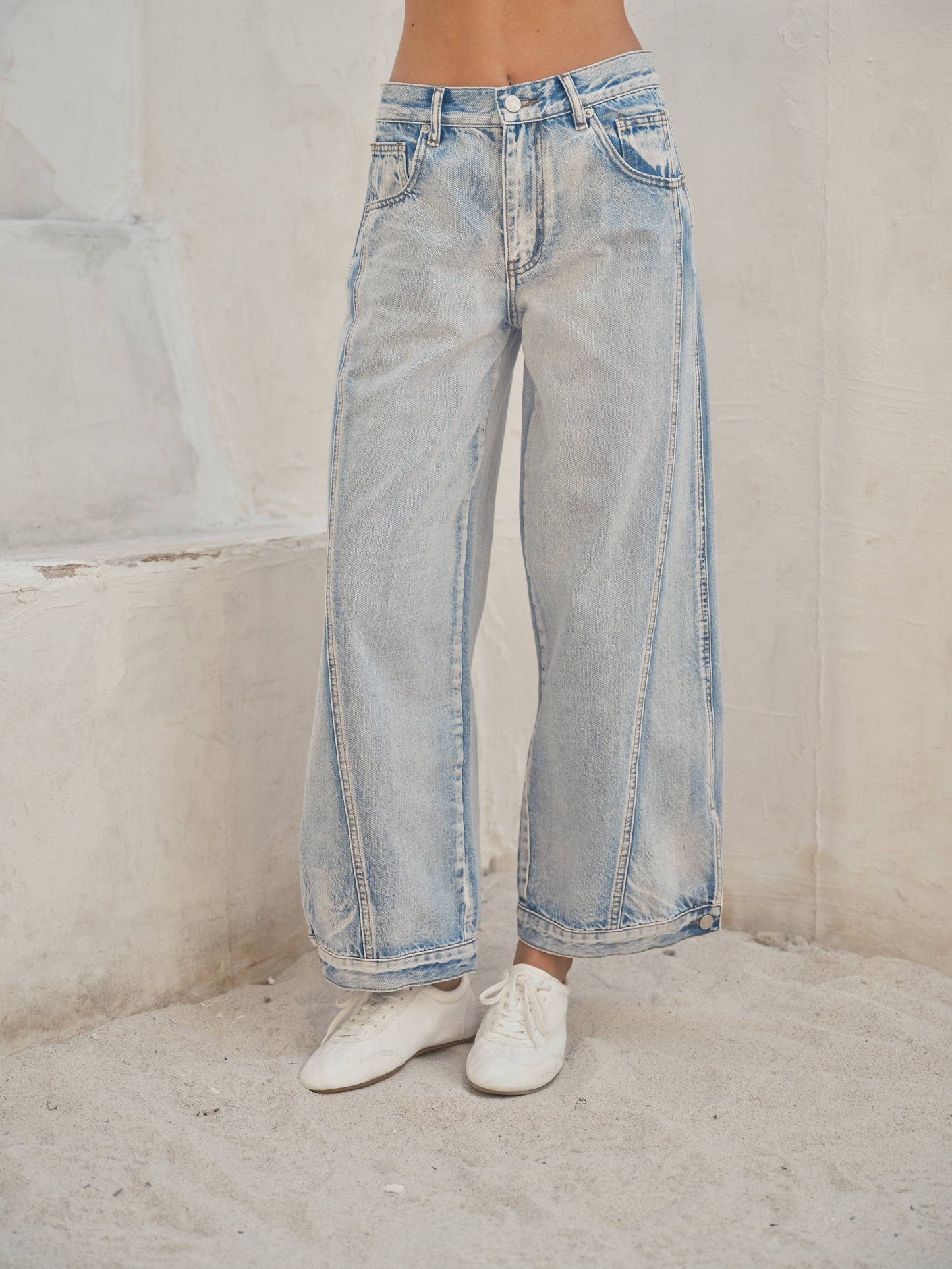 Button Leg Barrel Jean
