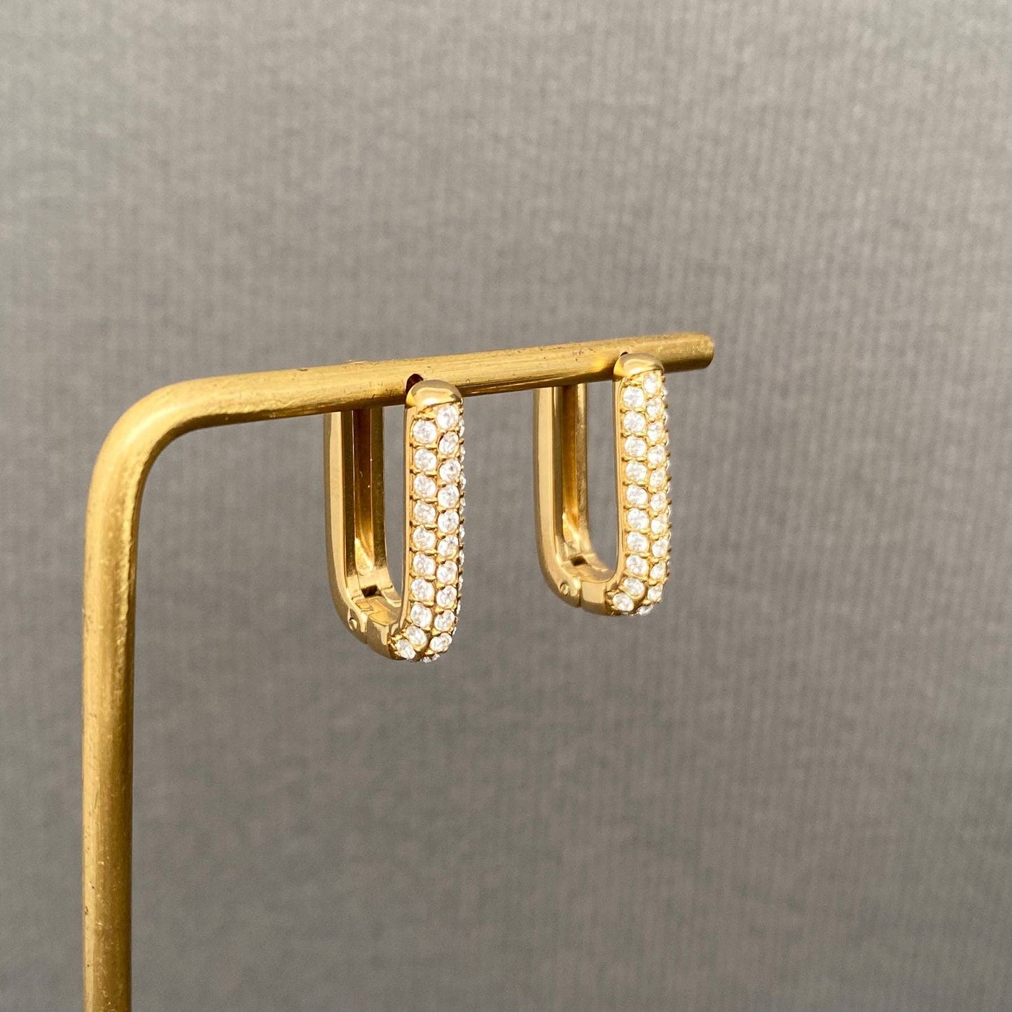 Main Character - Huggie Earrings (18k gold)