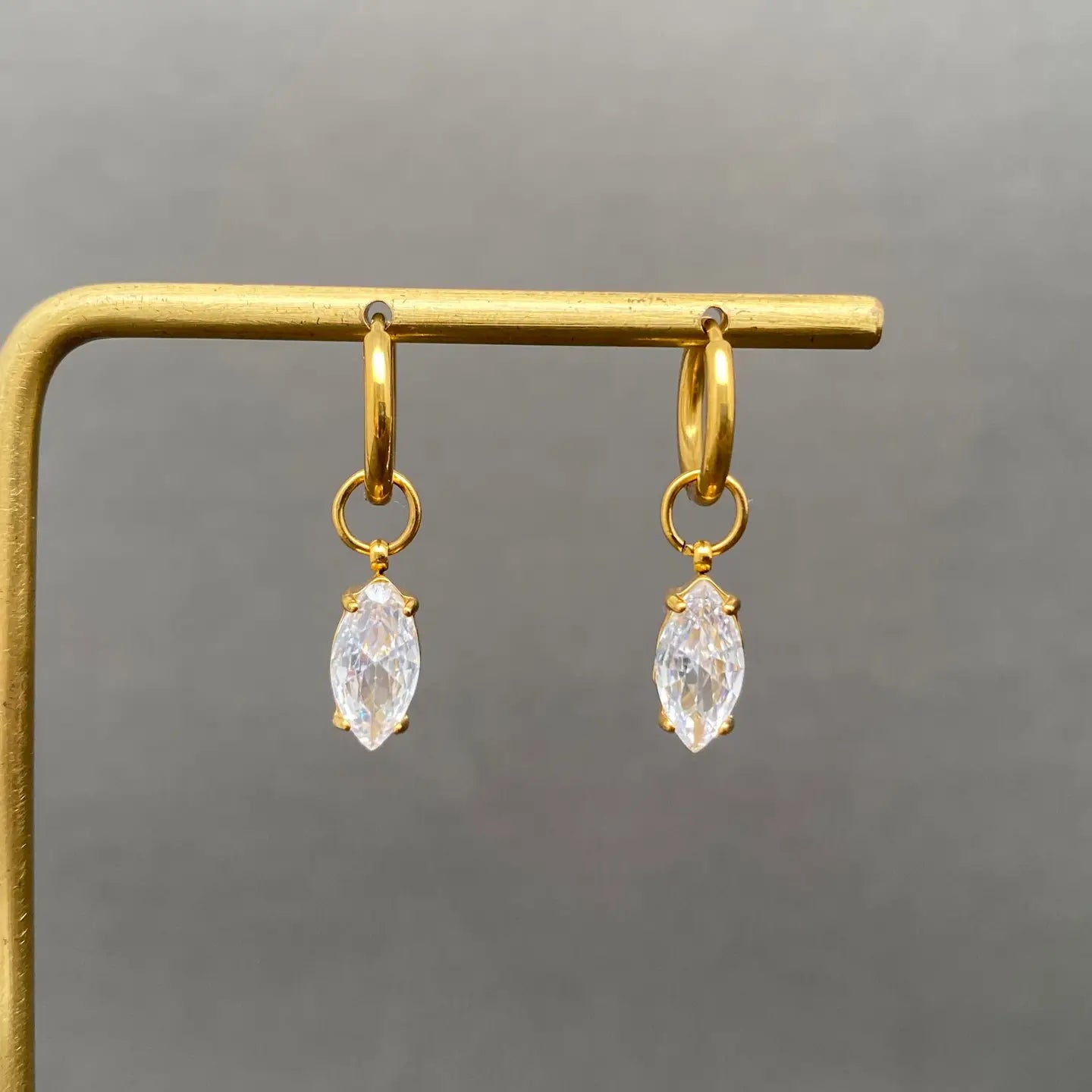Zircon Inlaid 18K Earring